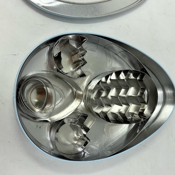 WILLIAMS SONOMA Set Of 2 Easter Cookie Cutter Set In Egg Shaped Tin Bunny Chick - Picture 3 of 5